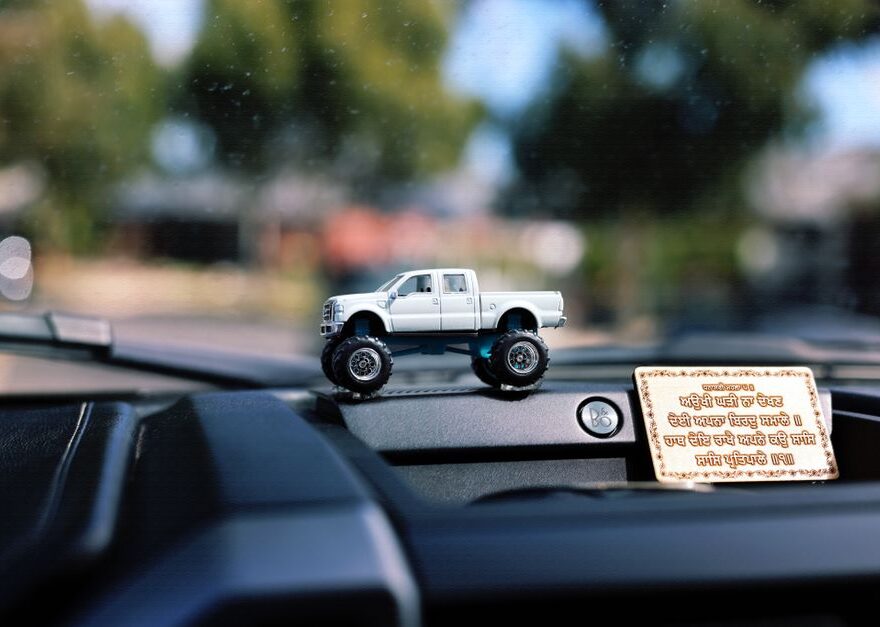 Een professionele vrachtwagen met handige accessoires voor optimaal rijcomfort en uitstraling.