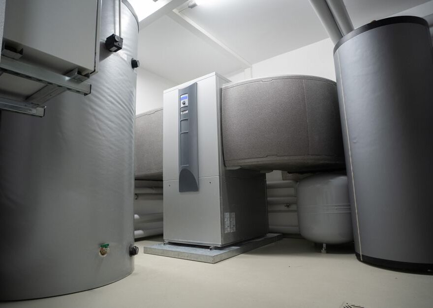 Flexibele verwarmingsmantels toegepast in een industriële omgeving voor optimale temperatuurbeheersing.
